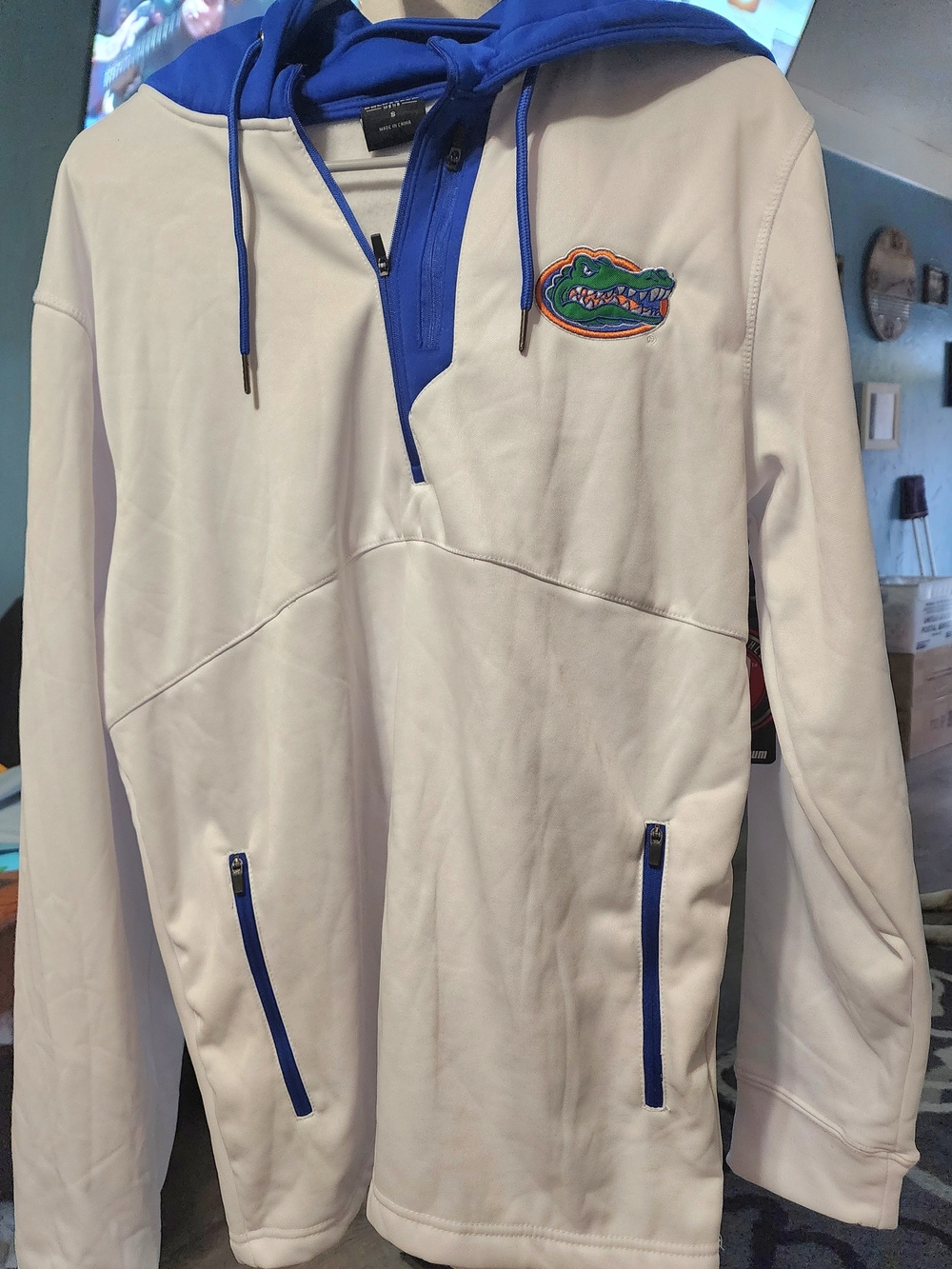 Colosseum Men's White Pullover Hoodie with Gators Patch Sz SM NWT